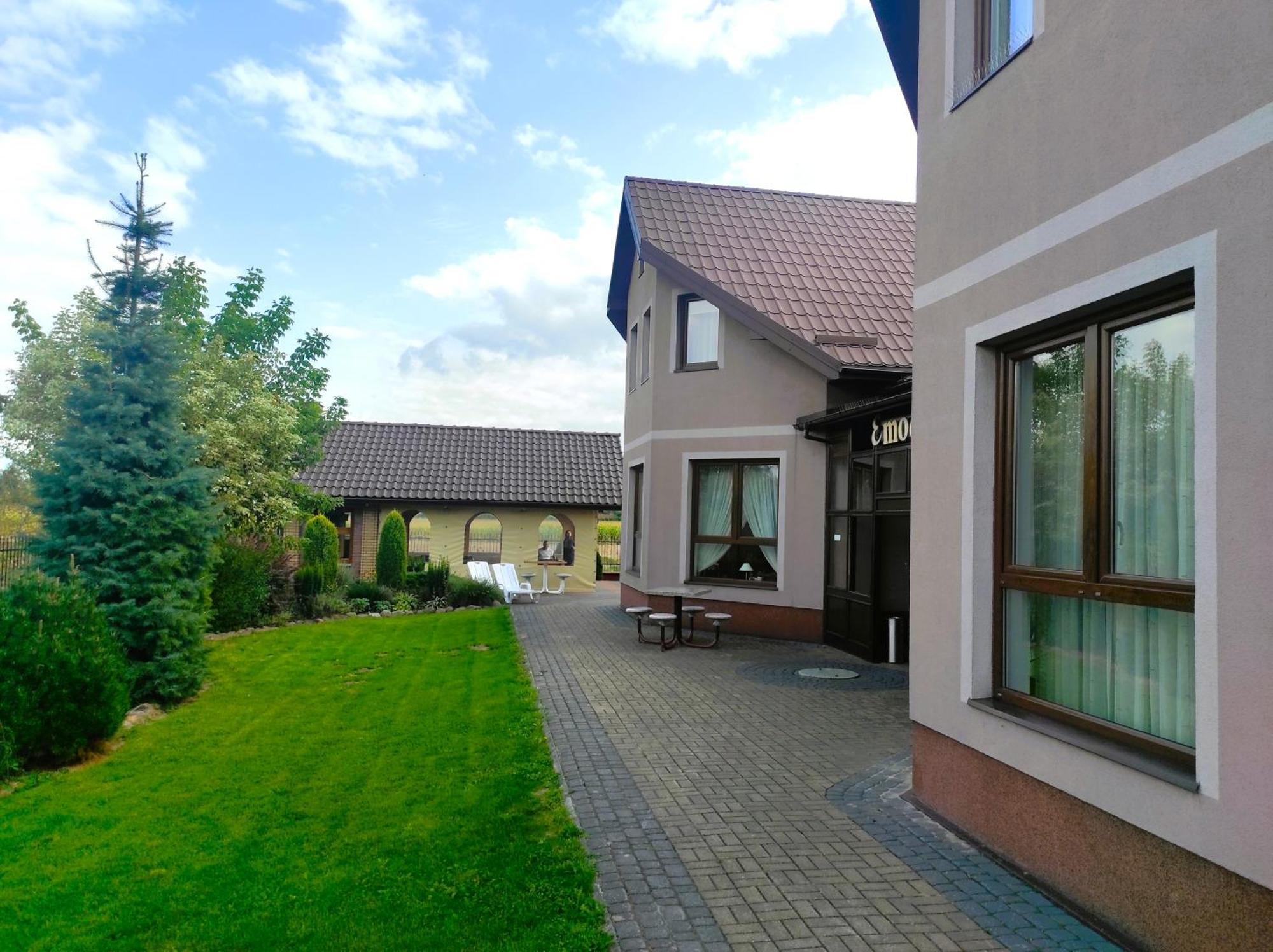 Pensjonat Emocja Leczna Exterior photo